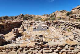 Historic site north of Steinkopf, west of the N7, marking the tragic 19th-century massacre of 32 Nama children by Bushmen while their parents attended church, unmarked.